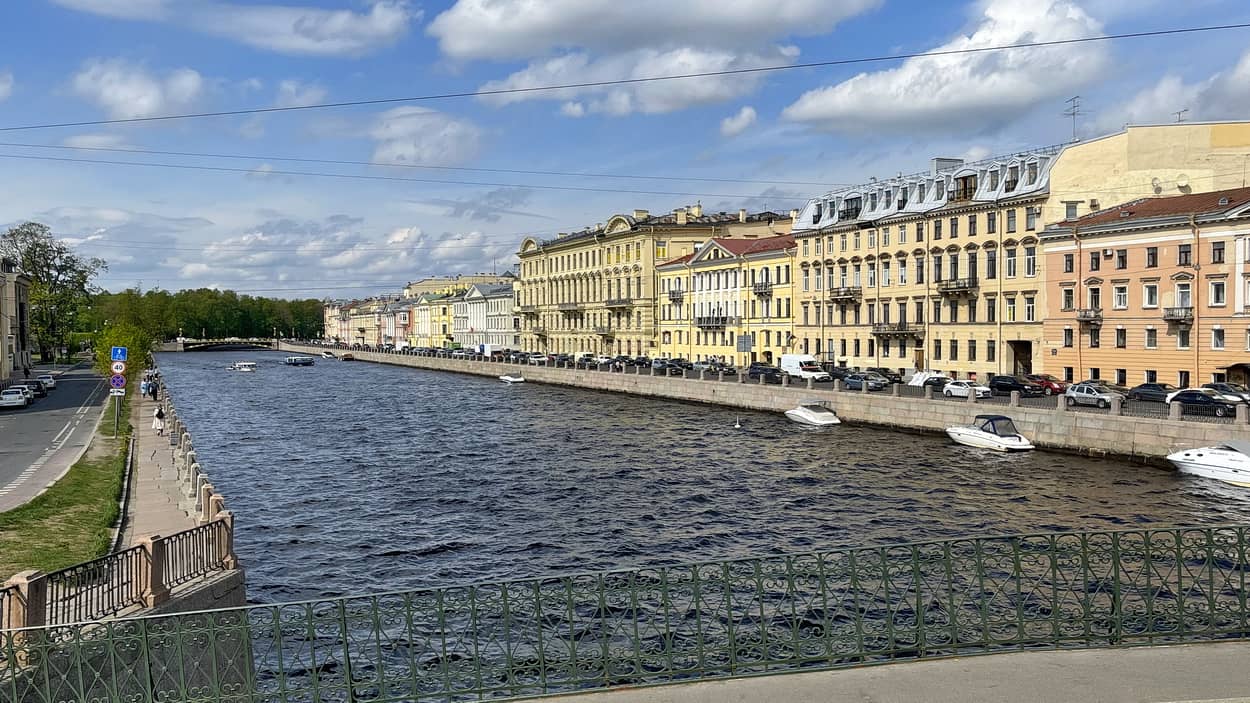 Фонтанка из окон второго этажа City Sightseeing Фонтанка из окон второго этажа City Sightseeing