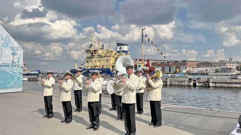 Оркестр моряков на Фестивале ледоколов