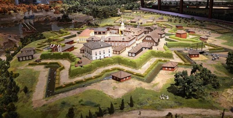 В Гостином дворе запустили экскурсии по строящемуся историческому макету