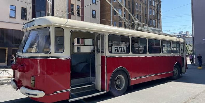 Троллейбус, который никуда не едет